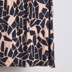 Jersey de viscosa Ecovero™ Odd puzzle rose&indigo night - mind the MAKER®